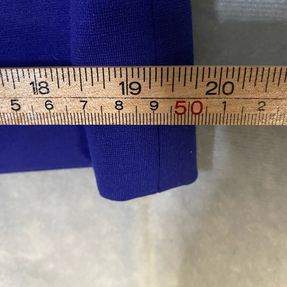 Ann Taylor Sleeveless Solid Blue Top Minimalist Style Simple Elegance - Picture 7 of 7